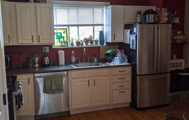 Somerville 2 bedroom with parking for 9/1