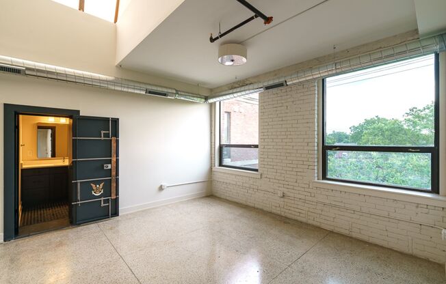 875 Michigan Ave