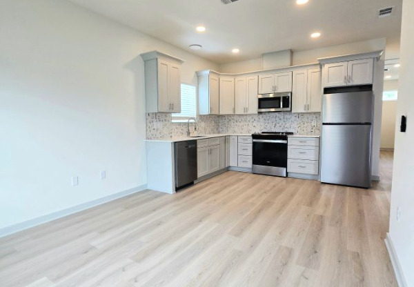 606 E BRAINERD
