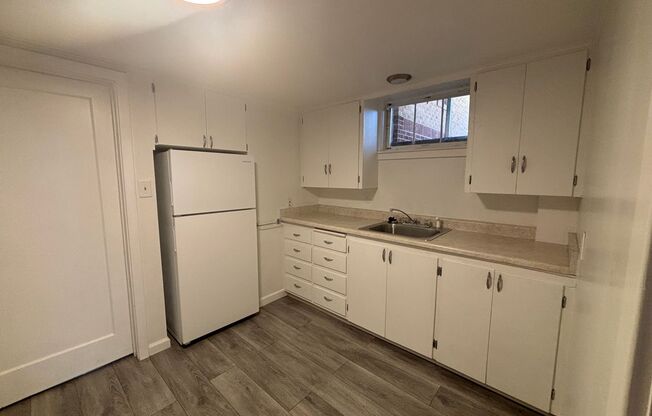 2 beds, 1 bath, $1,100, Unit PM-254-2 Unit B