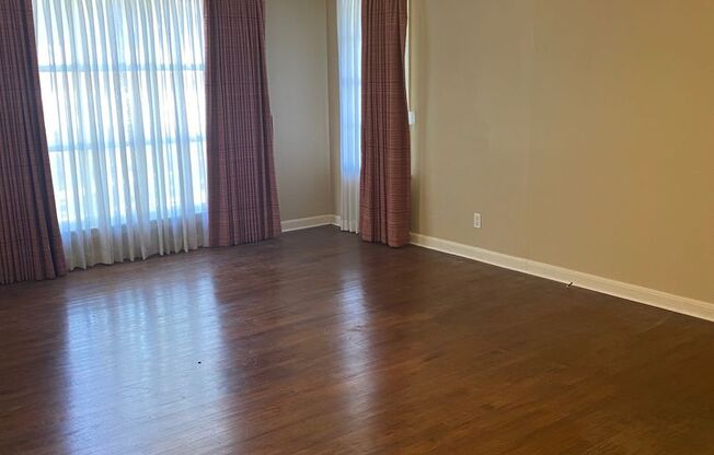 4 Bedroom Home for lease in University