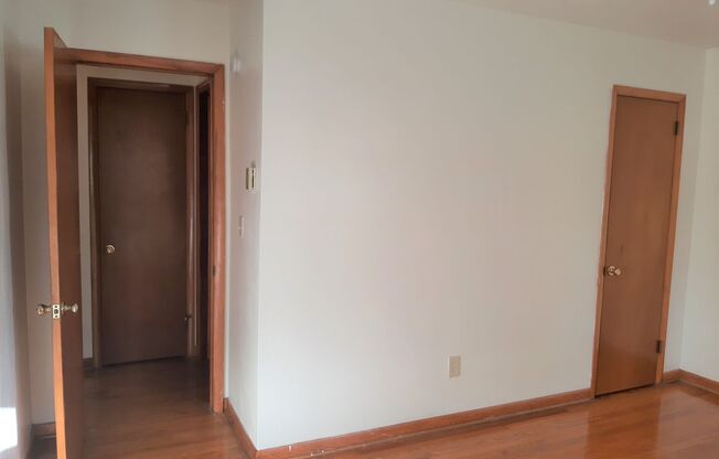 2 beds, 1 bath, 903 sqft, $1,240, Unit C-2