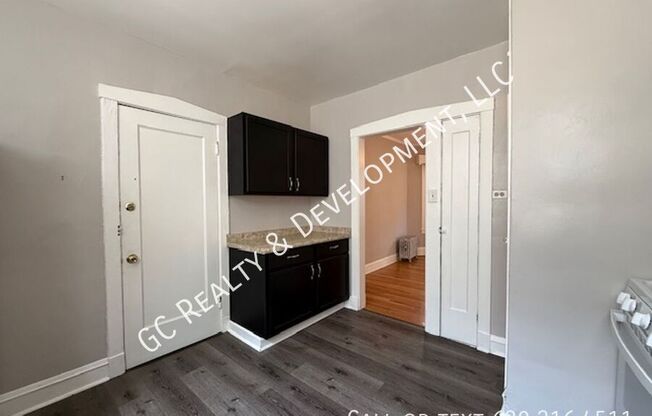 1504 PITNER AVE