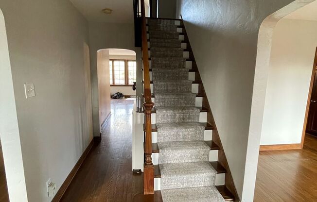Charming 4 Bedroom, 3.5 Bathroom Home in Mt. Lebanon