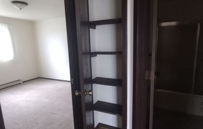 2 beds, 1 bath, 794 sqft, $1,139, Unit 1687-12