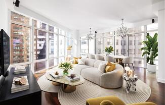 207 E 57 ST