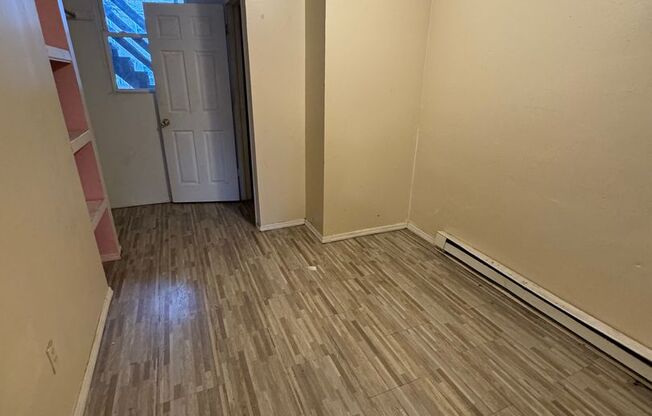 2 beds, 1 bath, $1,350, Unit Unit 1