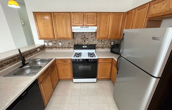 ADORABLE 3 BEDROOM 2.5 BATHROOM LOCATED IN NORTH LAS VEGAS IN A GATED COMMUNITY