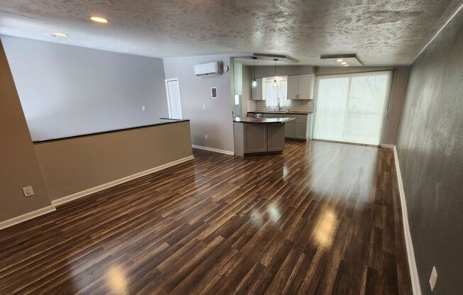 Remodeled 2 Bedroom in Lakewood! Great Location!