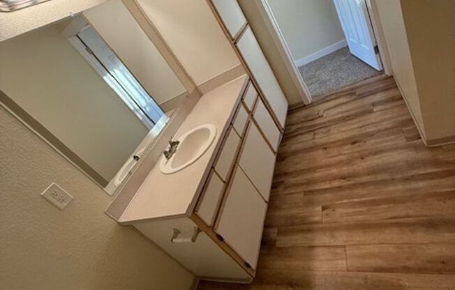 2 beds, 2 baths, 1,100 sqft, $1,525, Unit 183-160