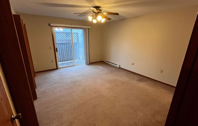 2 beds, 1 bath, $845, Unit Unit 5