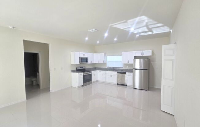 Great location-3/2/1 -PRIVATE SETTING