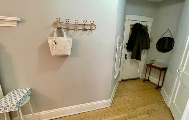 1 bed, 1 bath, $1,015, Unit 14