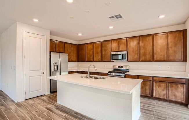 STUNNING NEW BUILD HOME, 3 Bedroom with a LOFT!