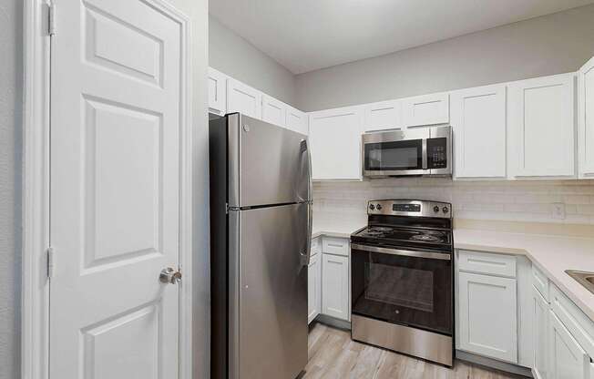 2 beds, 1 bath, 912 sqft, $1,516