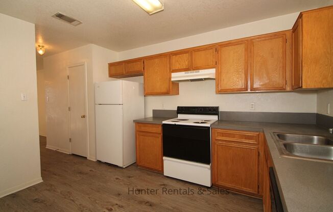 2 beds, 2 baths, $1,025, Unit Unit A