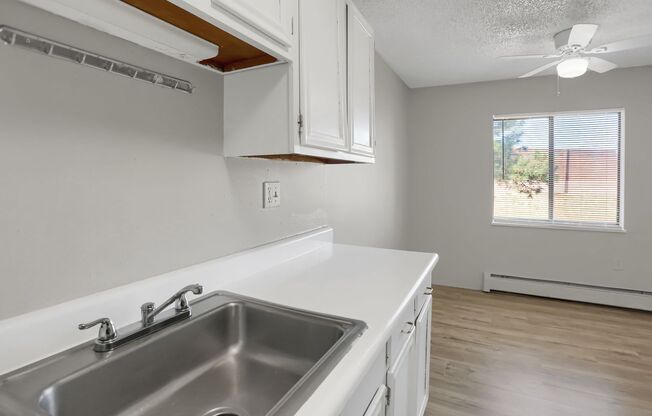 2 beds, 1 bath, 860 sqft, $1,199, Unit 10-12