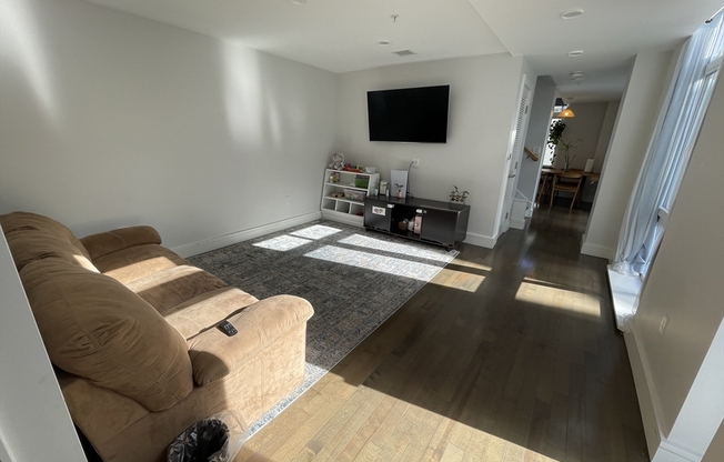 2 beds, 1.5 baths, 1,125 sqft, $4,100, Unit 101