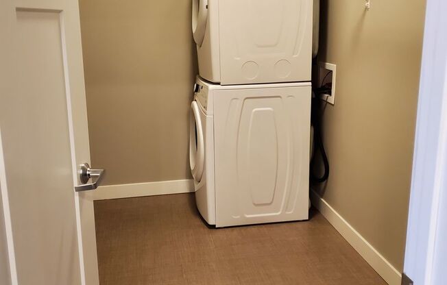 2 beds, 2 baths, $1,495, Unit 231