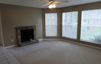 2 BEDROOMS W/2 FULL BATHS, 1st FLOOR UNIT w/ Screened in Patio