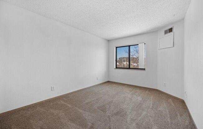 2 beds, 2 baths, 985 sqft, $1,530, Unit 1501-317