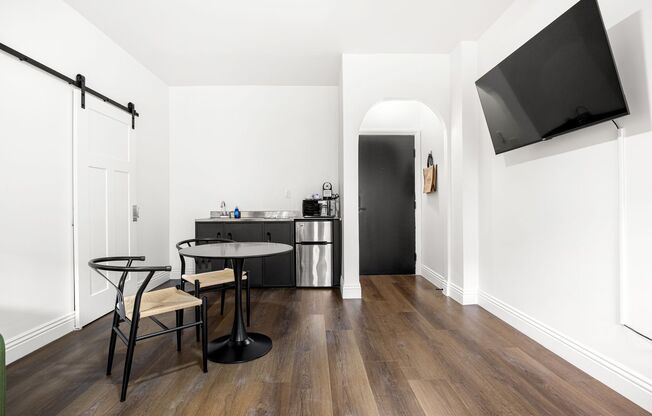 Studio, 1 bath, 540 sqft, $1,950, Unit 106