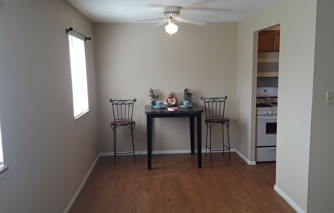 2 beds, 1 bath, 858 sqft, $1,035, Unit B202