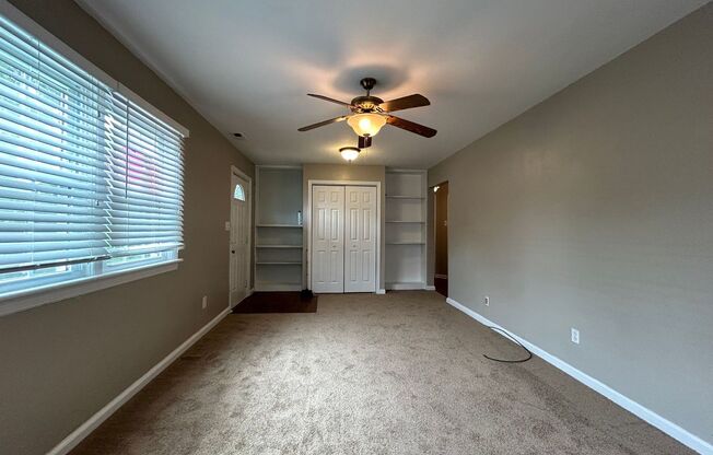 2 beds, 1 bath, $1,525