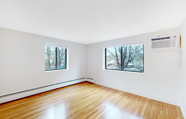 2 beds, 1 bath, 700 sqft, $2,300, Unit 23