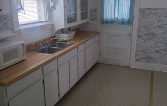 2 beds, 1 bath, $850, Unit 1017 Lee Unit #2