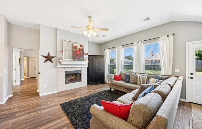 205 N BENDING OAK LN