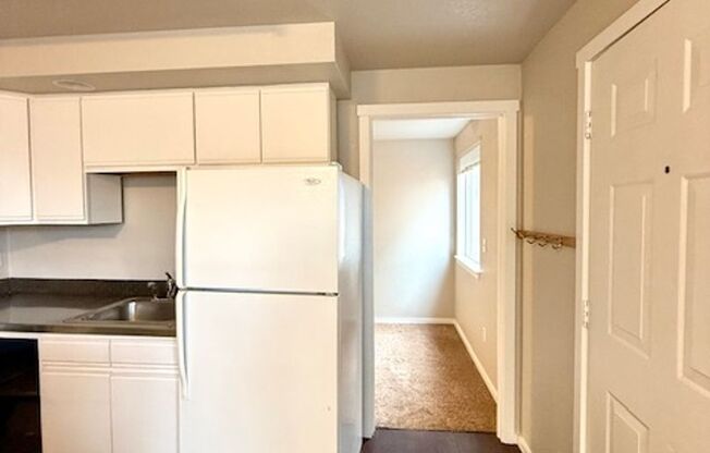 Studio, 1 bath, 520 sqft, $1,350, Unit Centennial St., 737 SE