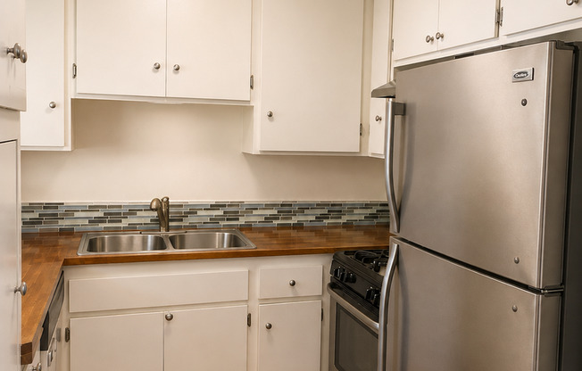 2 beds, 2 baths, 900 sqft, $2,395, Unit 303