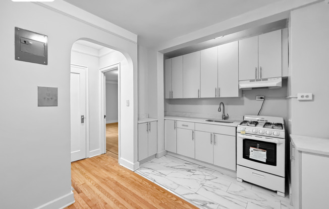 1685 E 5 ST