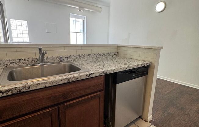 Studio, 1 bath, 600 sqft, $1,050, Unit 408