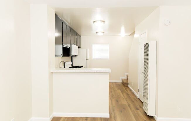 1 bed, 1 bath, 660 sqft, $2,120, Unit 65-101