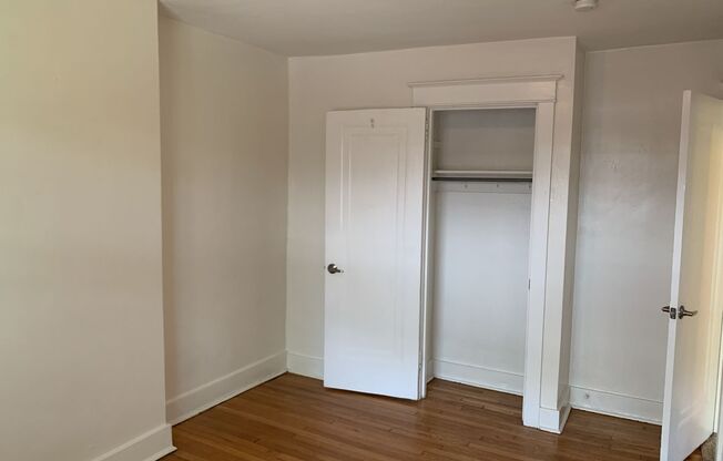 3 beds, 1 bath, $1,925, Unit 5710 A