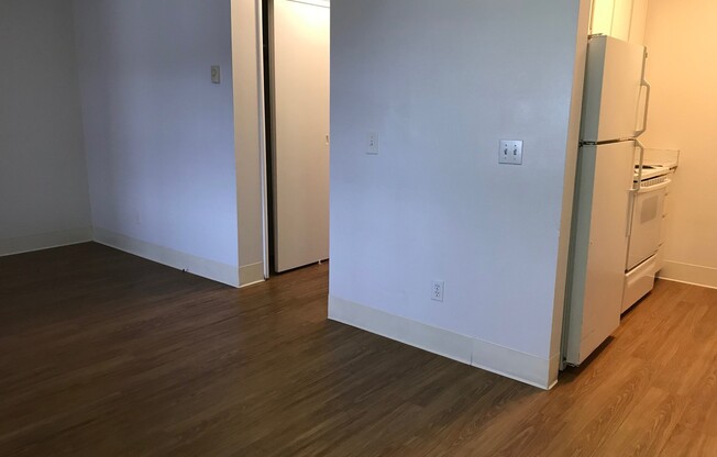 2 beds, 1 bath, 870 sqft, $1,445, Unit 06