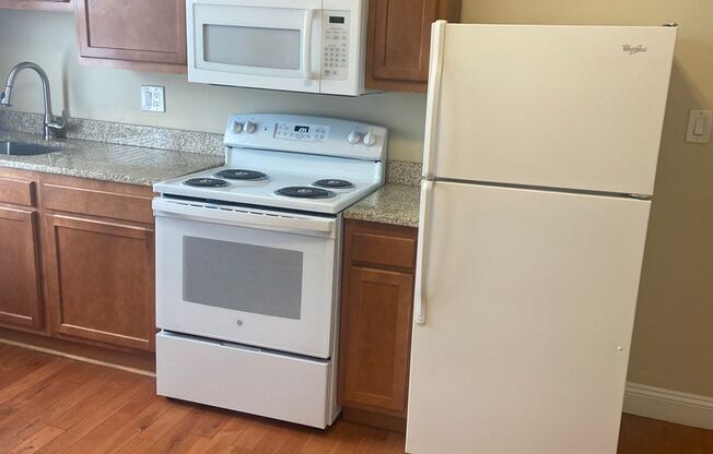 Studio, 1 bath, 320 sqft, $1,550, Unit 206