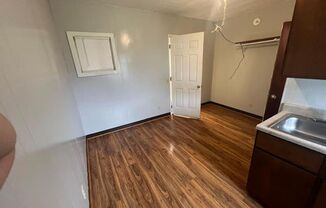 Studio, 1 bath, $845, Unit O'Brien Inn - Unit 11