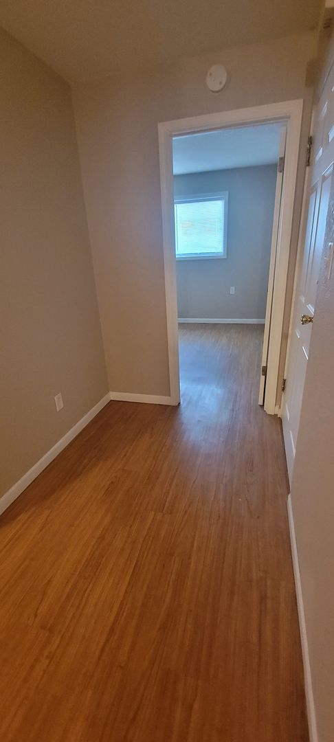 2 beds, 1 bath, $695, Unit Apt 1