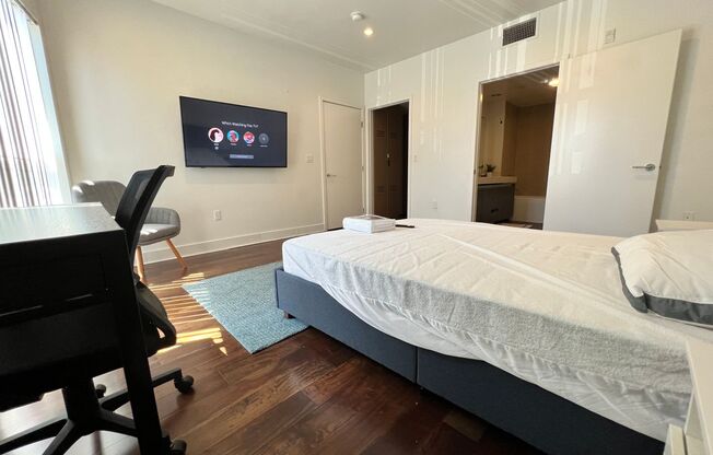 4 beds, 3 baths, 1,400 sqft, $1,650, Unit 201 - Grand Master Room - 4