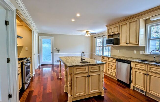 4 beds, 2.5 baths, $3,400