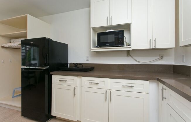 Studio, 1 bath, $2,300, Unit Unit 3