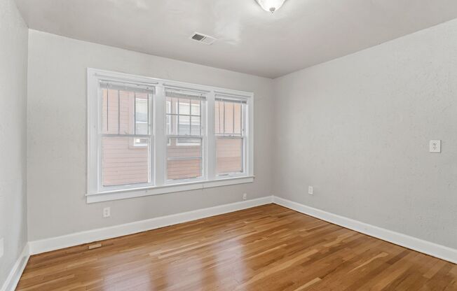 2 beds, 1 bath, 1,300 sqft, $1,295, Unit 5305 Charlotte St. Unit 2