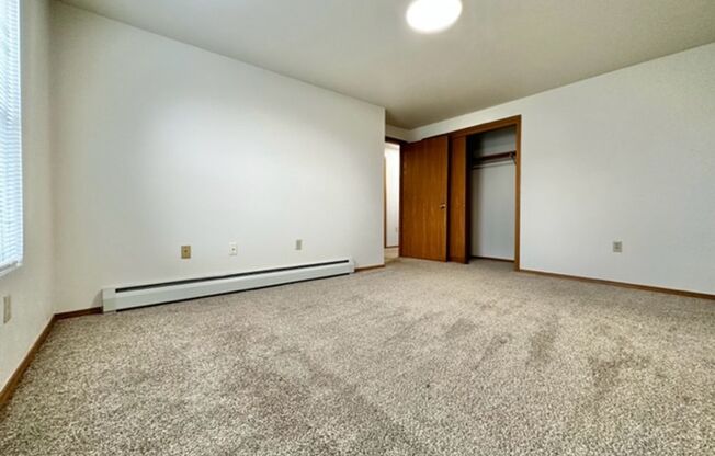 2 beds, 1 bath, 1,059 sqft, $995, Unit Apt. 1