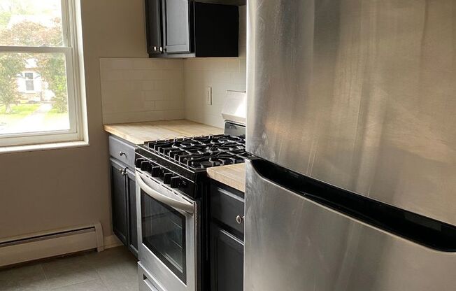 2 beds, 1.5 baths, 850 sqft, $1,850, Unit D04