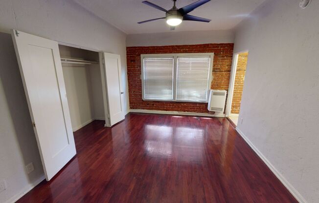 St. Andrews Manor Apartments...Charming Apartments...1920's Classic Brick..Newly Remodeled Building!