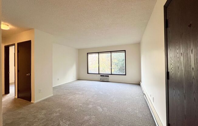 2 beds, 1 bath, 700 sqft, $1,275, Unit 415