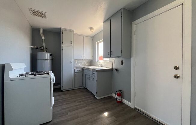 1 bed, 1 bath, 650 sqft, $800, Unit Unit  # A